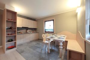 Kuchyň nebo kuchyňský kout v ubytování Zoncolan Apartments