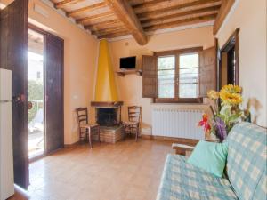 TV a/nebo společenská místnost v ubytování Holiday home in Castiglione del with pool