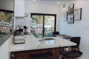 Φωτογραφία από το άλμπουμ του Luxury 1Bbr 1Bath Condo in Westbay, Arza Hideaway σε West Bay