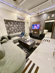 Fotografie z fotogalerie ubytování Elegant Holiday Villa with Modern Comforts v destinaci Lahore