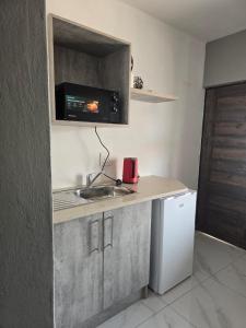 Η κουζίνα ή μικρή κουζίνα στο Ella Guest House +3 φωτογραφίες