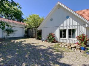 Zahrada ubytování Holiday home in scenic Kattvik, Bastad