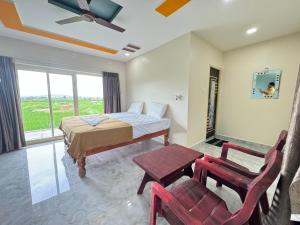 TV a/nebo společenská místnost v ubytování Hampi Green Hills Guest House + 65 fotografií