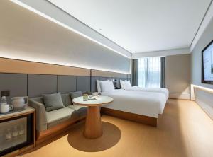 Ένα ή περισσότερα κρεβάτια σε δωμάτιο στο JI Hotel Shanghai Wuning Road Subway Station (formerly Changshou Road Yaxin Plaza Branch)