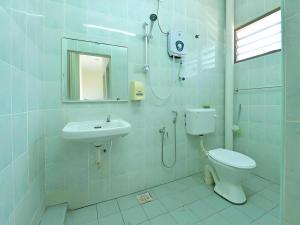 Ένα μπάνιο στο SPOT ON 91178 Motel Impian +80 φωτογραφίες