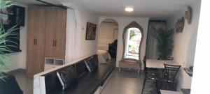 Una cocina o cocineta en apartamento 3 habitaciones totalmente equipado 6 fotos más