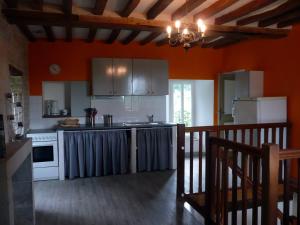 Kuchyň nebo kuchyňský kout v ubytování Domaine De La Cour Vautier