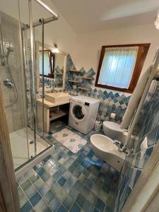 a bathroom with a toilet and a sink and a shower at Casa Villetta Vacanze Budoni in Budoni