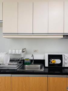 Dapur atau dapur kecil di Peaceful Escape with City Convenience