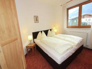 Postel nebo postele na pokoji v ubytování Pleasing Apartment in Kaltenbach near Ski Area