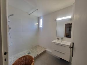 Koupelna v ubytování Appartement 3 pièces pour 8 personnes avec parking à Montgenèvre