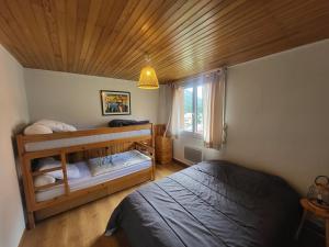 Postel nebo postele na pokoji v ubytování Appartement 3 pièces pour 8 personnes avec parking à Montgenèvre