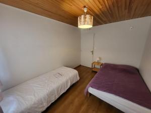 Postel nebo postele na pokoji v ubytování Appartement 3 pièces pour 8 personnes avec parking à Montgenèvre