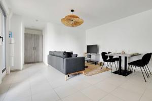 Ruang duduk di Elegant Appt - 1BDR-2P - Near Paris & La Defense