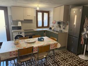 a kitchen with a table with chairs and a counter top at Horizzonte Blu in Porto Alabe +28 photos