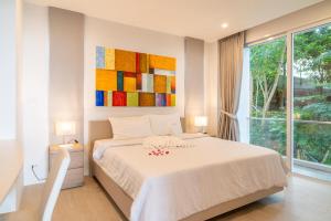 Ένα ή περισσότερα κρεβάτια σε δωμάτιο στο 2 bed Sea View Apartment in Bang Por - KBR36 +17 φωτογραφίες