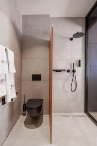 a bathroom with a toilet and a shower at El Toro am Seilersee Suiten und Restaurant in Iserlohn