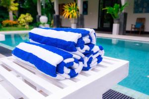 Bazén v ubytování Woodlands Family Villa nebo v jeho okolí