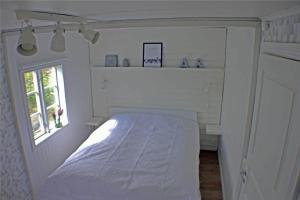 Ένα ή περισσότερα κρεβάτια σε δωμάτιο στο KRO478-Lammhult-Aneboda-Kramphult-Sjoeakra +6 φωτογραφίες