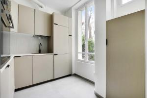 Imagine din galeria proprietății Elegant in Neuilly-sur-Seine A Charming Retreat în Neuilly-sur-Seine