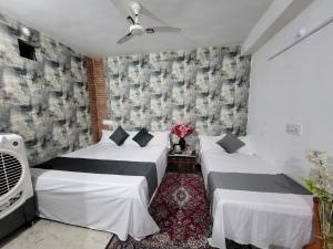 Postel nebo postele na pokoji v ubytování Suraj Village Resort