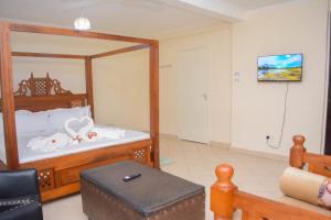ディアニ・ビーチにあるJeddybnb1のベッドルーム(大きな鏡付きのベッド付)
