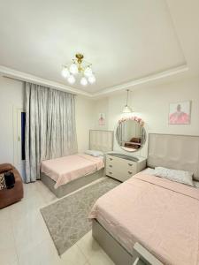 Ένα ή περισσότερα κρεβάτια σε δωμάτιο στο 3 BHK fully furnished luxury flat