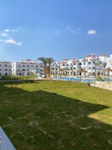 Πισίνα στο ή κοντά στο 3 BHK fully furnished luxury flat