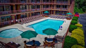 an overhead view of a swimming pool in front of a hotel at Wild Bear Inn in Pigeon Forge