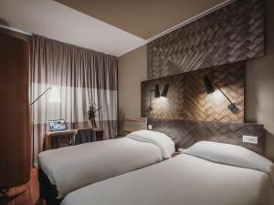 Postel nebo postele na pokoji v ubytování Ibis Casablanca City Center + 99 fotografií