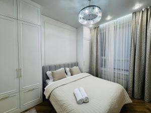 Ένα ή περισσότερα κρεβάτια σε δωμάτιο στο Respublica Luxe apart