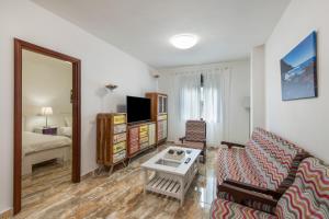 Μια τηλεόραση ή/και κέντρο ψυχαγωγίας στο Luján 5e Y 7g Entre Senderos