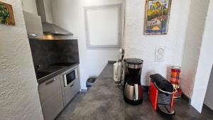 Dapur atau dapur kecil di Cardellini 10- vue mer-piscine en résidence