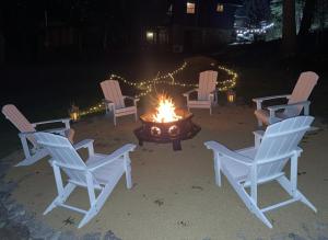 Gallery image of 3BR Cozy Cabin with Mountain Views & Fireplace in Newtown