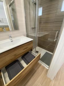 Ένα μπάνιο στο Apartamentos acogedores - Nuevo a estrenar