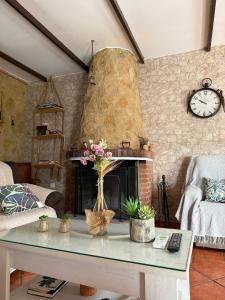 a living room with a table and a fireplace at Alojamiento Rural Mi Frasca in Almodóvar del Río