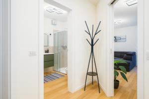 Koupelna v ubytování ISEO LAKE 3-Bedroom just 40 meters from the lake and 12 meters from Piazza Garibaldi + 14 fotografií