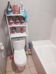 Ένα μπάνιο στο Mercy Retreat Vacation Home