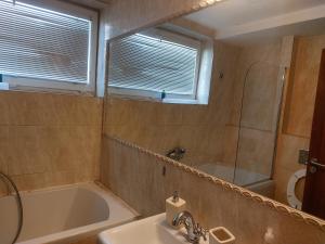 Phòng tắm tại Apartment next to new hospital