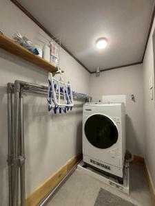 a room with a washing machine in a room at 島時間 Yagaji Village in Wada