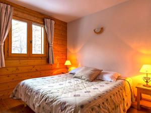 Ένα ή περισσότερα κρεβάτια σε δωμάτιο στο Apartment Le Hameau du Rocher Blanc-3 by Interhome +5 φωτογραφίες