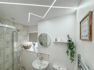 Ένα μπάνιο στο Chapel Cottage +2 φωτογραφίες