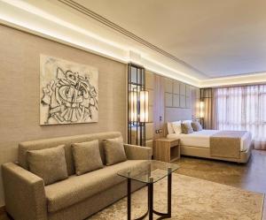 a living room with a couch and a bed at VP Madroño in Madrid