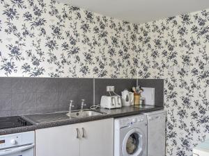 Una cocina o cocineta en Hayfield - Uk35890