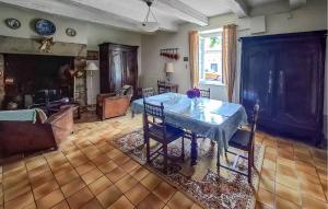 a dining room with a table and chairs in a room at 4 Bedroom Nice Home In Trédion in Trédion