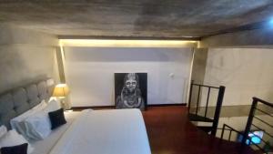 a room with a bed and a picture of a skull at Arzella Apartment in Seminyak