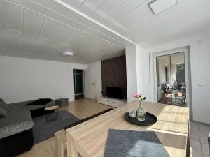 Χώρος καθιστικού στο Ferienwohnung Nähe Bodensee & Allgäu ideal für Familien oder Messebesucher