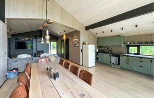 Kuchyň nebo kuchyňský kout v ubytování Gorgeous Home In Fåvang With Sauna