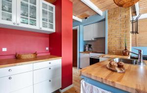 Η κουζίνα ή μικρή κουζίνα στο Lovely Home In Hemmet With Wifi