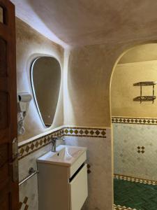 Ένα μπάνιο στο Riad Jnane Medina & Luxury Palace